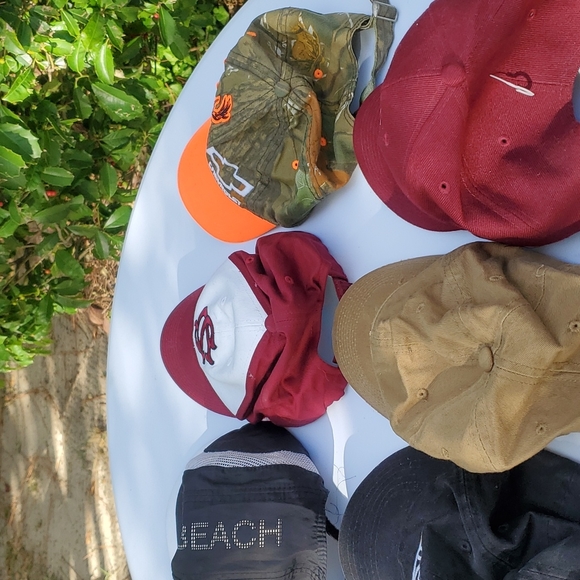 6 Adjustable Caps - Picture 8 of 10